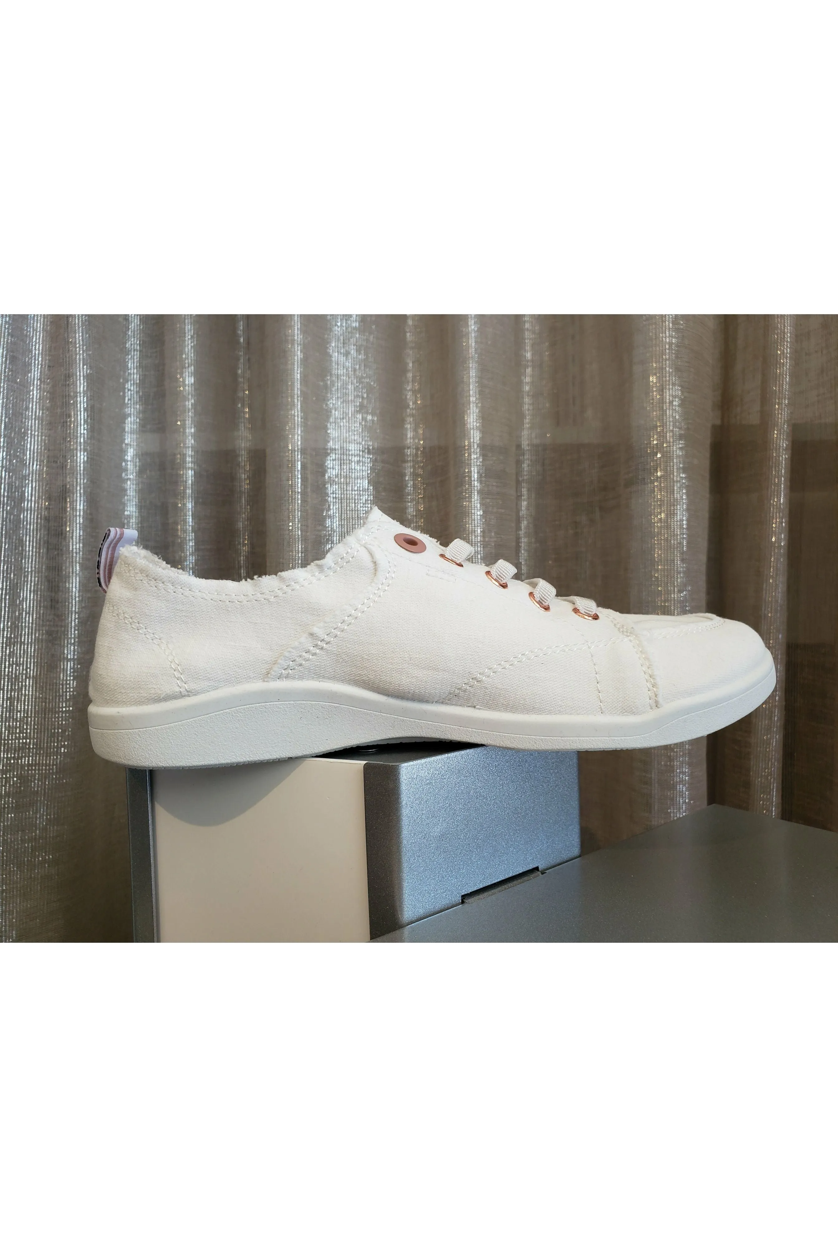 Vionic Venice Canvas Sneakers - Style Pismo CNVS